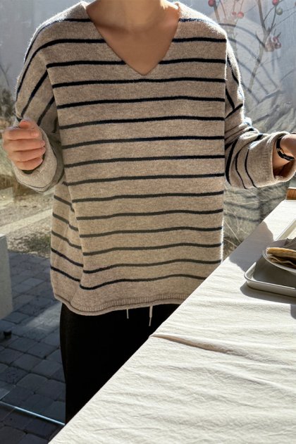 Roeck V-neck Knit Roeck V-neck Knit