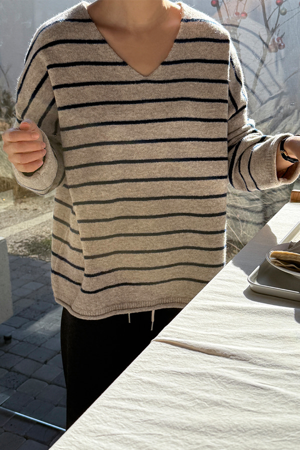Roeck V-neck Knit Roeck V-neck Knit