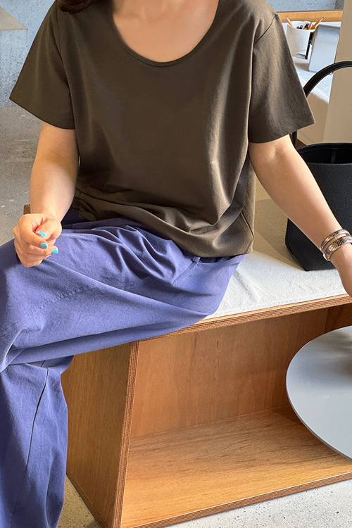 Ambers U-neck T-shirt Ambers U-neck T-shirt